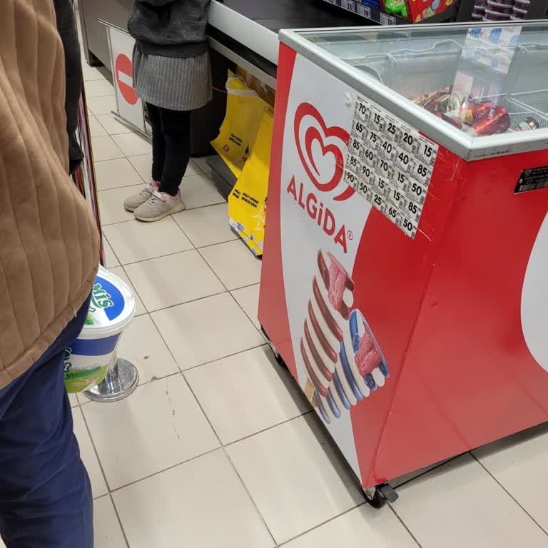 Şok Marketler Şubesinde Yaklaşık Bir Haftadır Sürekli Tek Kasa İle Hizmet Veriliyor