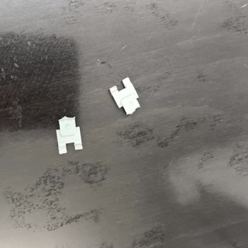 Kırılan Amortisör Plastik Tırnağı İçin Yedek Parça Talebi