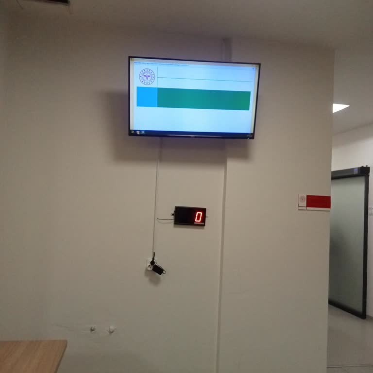 Bozüyük Devlet Hastanesi Acil Servisinde Doktor Yokluğu Ve Uzun Bekleme