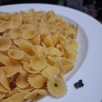 Makarna Paketi İçinde Siyah Yabancı Maddeler Ve Sağlık Riski