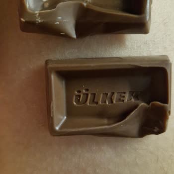 Migros'tan Alınan Ülker Napoliten Çikolatasının Şekli Bozulmuş Ve Tadı Farklı