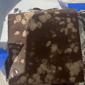 Ülker Kare Fındıklı Çikolatasında Bozulmuş Ürün Ve Sağlık Endişesi