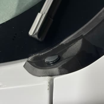 Ford Yetkili Servisinde Ön Cam Değişiminden Kaynaklanan Paslanma Ve Değer Kaybı