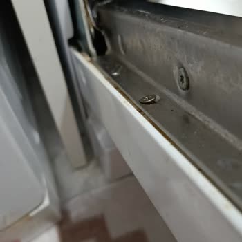 Darbe Aldığı Vestel Bulaşık Makinesinde Çizilen Bardaklar Ve Kapak Sorunu Nedeniyle Değişim Talebi