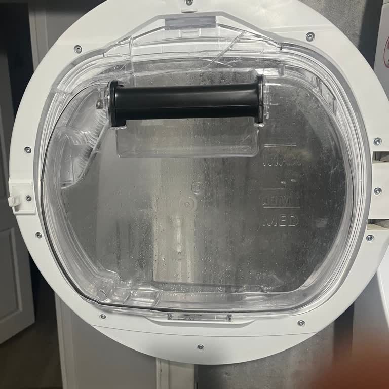 Hoover H-DRY-300 Kurutma Makinesinin Kapak İçindeki Su Haznesi Sürekli Kırılıyor