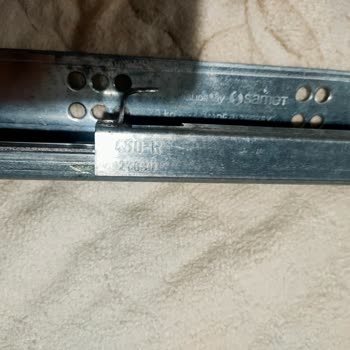 Kırılan Beyaz Tırnaklar Çekmeceler Sert Kapanıyor Ve Ücretsiz Yedek Parça Talebi