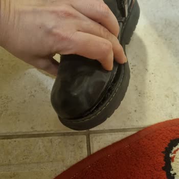 Deichmann Botların Tabanı Hızla Ayrılıyor: İade Ve Değişim Talebi