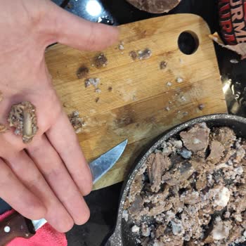 Afyon Gurme Kavurma İçeriği Belirsiz Ürün, Satıcı İletişimsiz Ve DHL Yardımsız: 1300 TL İade Talebi