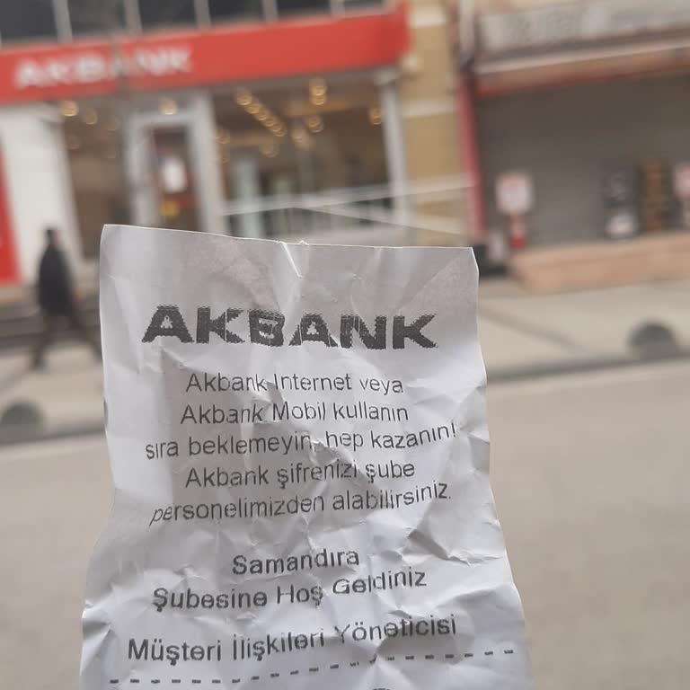 İstanbul Sancaktepe Şubesinde Personel Yetersizliği Nedeniyle Yarım Saat Bekletilen Müşteri