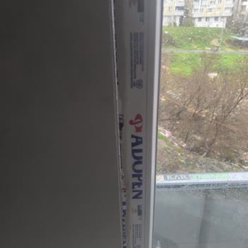 Adopen Pencerelerde Düşen Cam Tehlikesi Ve Soğuk Hava Problemi