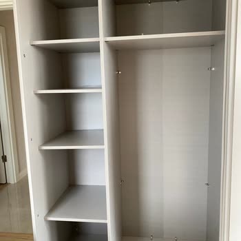 Baza Başlığı Ve Gardırop Kapağı Eksikliği Uzun Gecikme Ve İletişim Aksaklığı