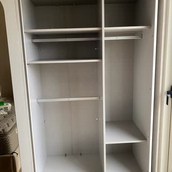 Baza Başlığı Ve Gardırop Kapağı Eksikliği Uzun Gecikme Ve İletişim Aksaklığı