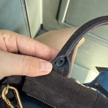 Manc Markalı Süet Çantada Kalitesiz Malzeme Ve Hızlı Yırtılma