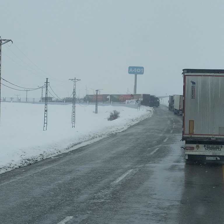 Erzurum Tekman A101 Deposu Önünde Şoförleri Bekletme Ve İhtiyaç Eksikliği