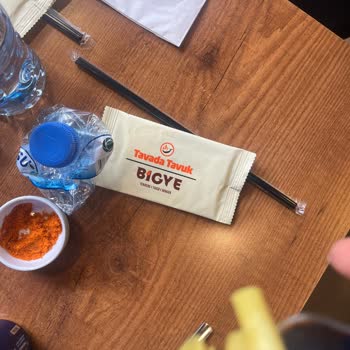 Cizre AVM Tavada Tavuk Şubesinde Kıl Çıkan Yemek Ve Personel Davranışı