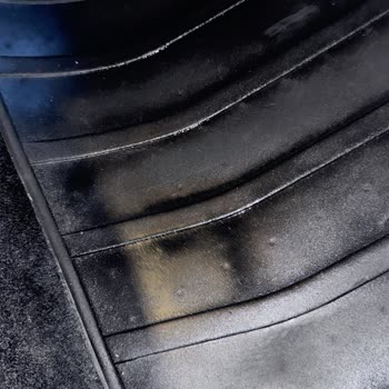 İç Temizliğin Yetersizliği Ve Yağlı Paspas Sorunu: Yeni Paspas Ve Özür Talebi