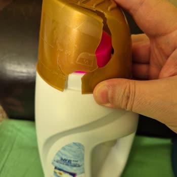 Kırık Kapaklı Beyazlatıcı Ürün İçin Paketleme Ve Kontrolün İyileştirilmesi