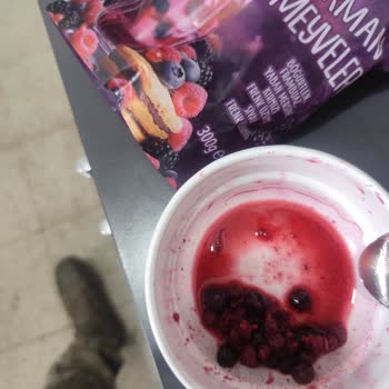 Şok Dondurulmuş Meyve Paketi İçinde Kurt Çıktı