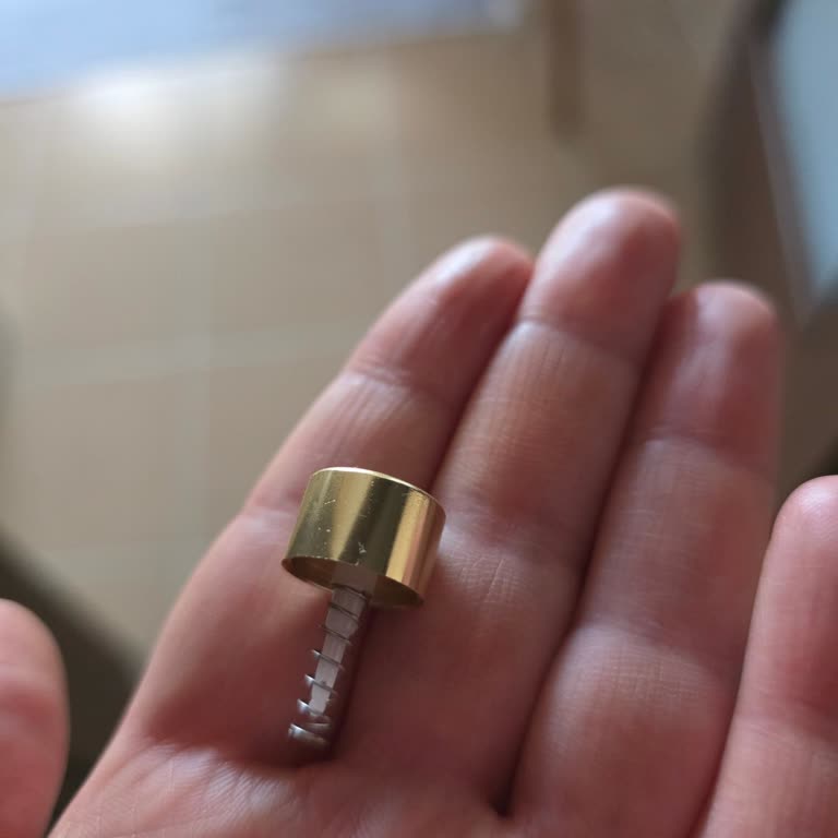 Yves Rocher Parfüm Kapak Kırıldı, Mağaza Destek Vermedi