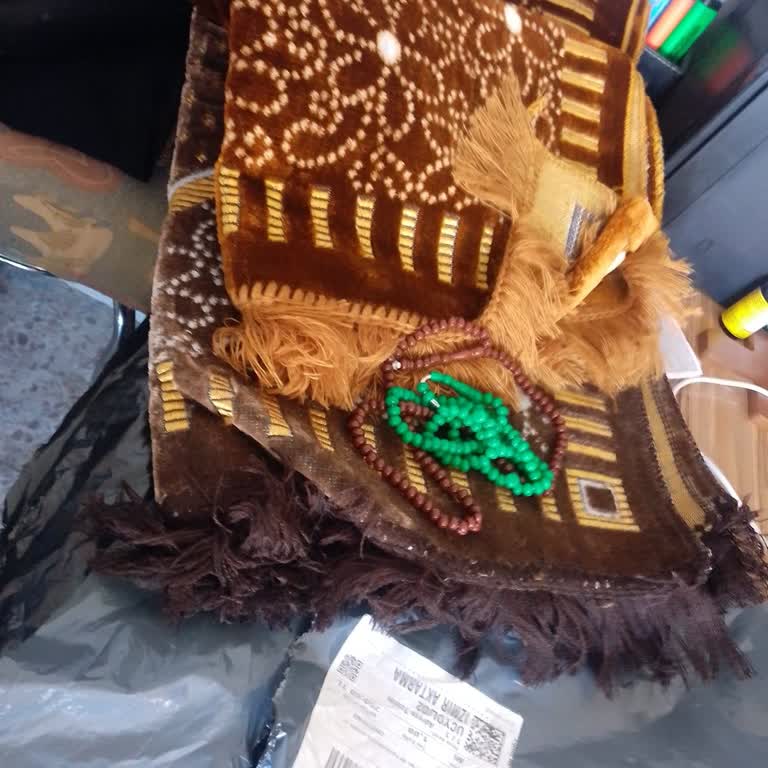 Kalpli Seccade Yerine Kilim Gönderildi Ve Şirketle İletişim Kurulamıyor