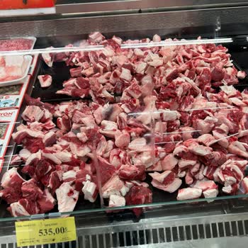 Biçen Markette Kampanyalı Kuşbaşı Etin Aşırı Yağlı Çıkması Ve Karkas Satışı