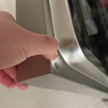 Garanti Kapsamındaki Samsung Bulaşık Makinesinde Ücretli Servis Şikayeti Ve Açıklanamayan Kırıklar