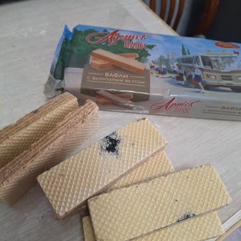 Красный Октябрь Вафли Артек из магазина Магнит Черное Вещество На Них