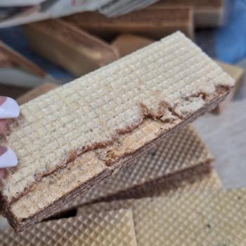 Красный Октябрь Вафли Артек из магазина Магнит Черное Вещество На Них