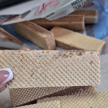 Красный Октябрь Вафли Артек из магазина Магнит Черное Вещество На Них