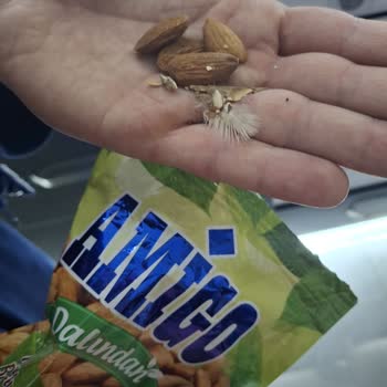 Amigo Çiğ Tatlı Bademde Kuş Tüyü Bulunması Ve Hijyen Denetimi Talebi