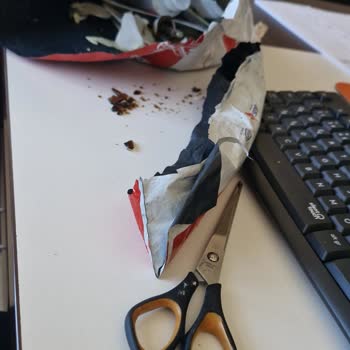 Kırık Minoxidil Şişeleri Ve İletişimsizlik Nedeniyle 1.090 TL İade Talebi