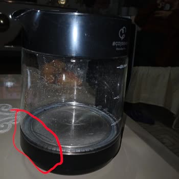 Cam Kırılması Ve Su Sızıntısı Nedeniyle Ücretsiz Çay Makinesi Değişimi Talebi