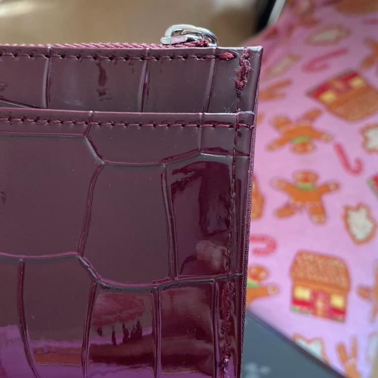 Stradivarius Cüzdanında Özensiz İşçilik