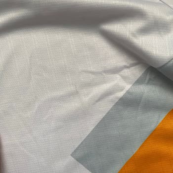 Kirli Ve Bozuk T-Şort Üzerindeki Dikiş Sorunları Ve Yetersiz Müşteri Desteği