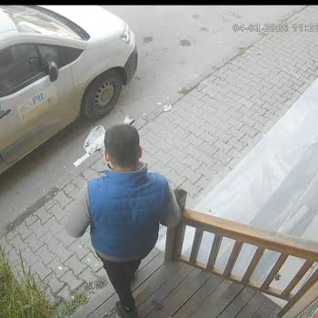 Kuryenin Bilgilendirme Yapmadan Kargoyu Dış Kapıya Bırakması Ve Teslim Edildi Olarak Gösterilmesi