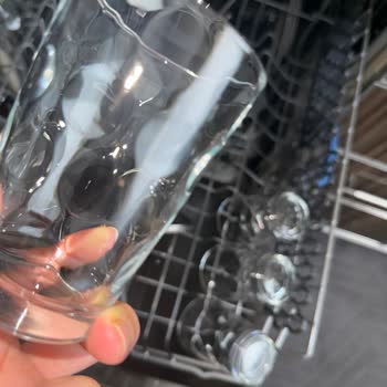 BİM Bind Activit Bulaşıkların Üzerinde Pul Pul Kalıntılar Bırakıyor