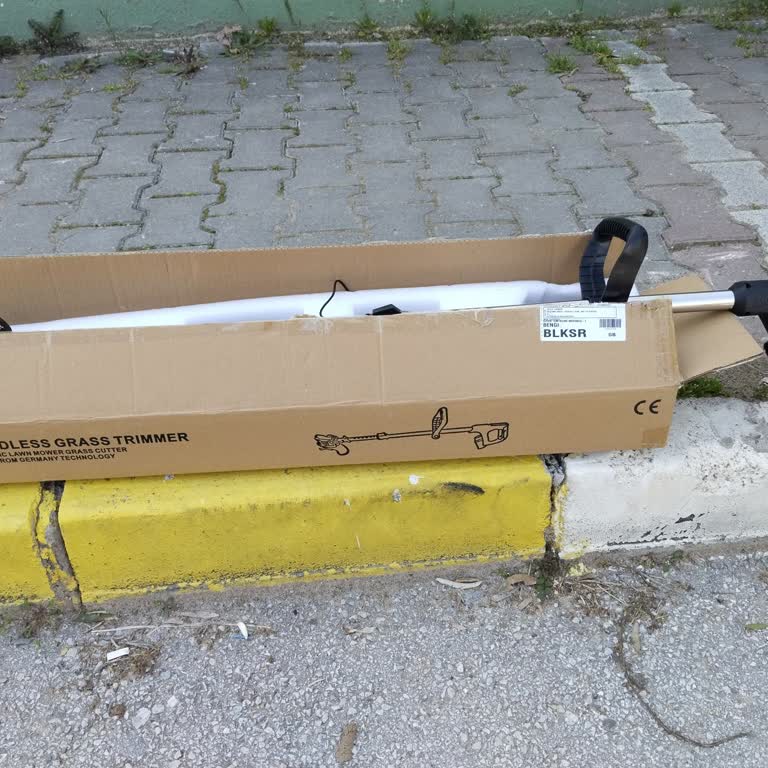 Robo Şarjlı Çim Biçme Makinesinde Duman Ve Koku, Garanti Belgesi Eksik, Müşteri Hizmetlerine Ulaşılamıyor