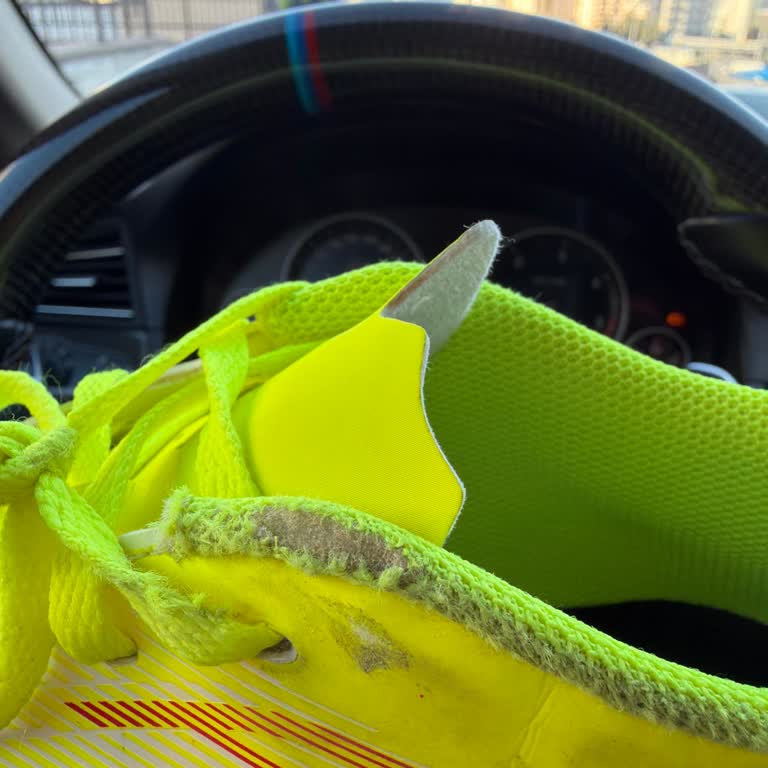 Adidas Kramponunda Tek Kullanımda Yırtılma Ve İade Talebi