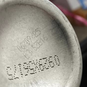 Silinmiş Son Kullanma Tarihi Ve Saçta Sertleşme Güvenimi Sarstı