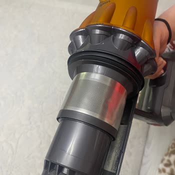 Dyson V12 Toz Haznesindeki Eksik Lastik Nedeniyle Sürekli Arıza Ve Değişim Talebi