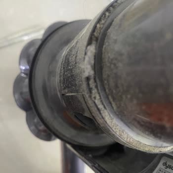 Dyson V12 Toz Haznesindeki Eksik Lastik Nedeniyle Sürekli Arıza Ve Değişim Talebi