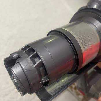 Dyson V12 Toz Haznesindeki Eksik Lastik Nedeniyle Sürekli Arıza Ve Değişim Talebi