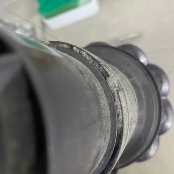 Dyson V12 Toz Haznesindeki Eksik Lastik Nedeniyle Sürekli Arıza Ve Değişim Talebi