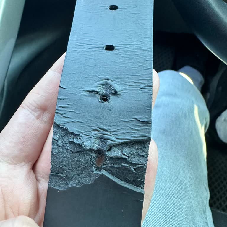 Matraş Sahte Deri Kemer ve Değişim Reddi