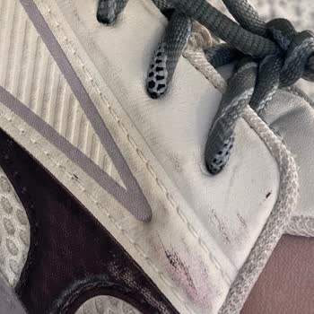 Derimod Sneaker’da Boya Akması Sorunu Ve Değişim Talebi