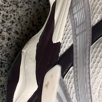 Derimod Sneaker’da Boya Akması Sorunu Ve Değişim Talebi