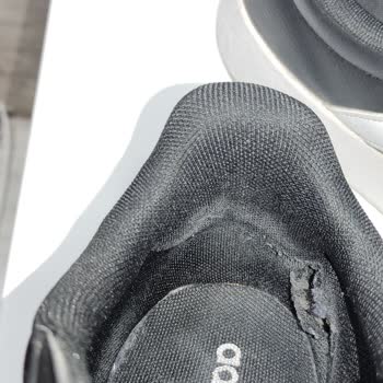 Ayıplı Adidas Ayakkabısının İç Yırtılması Ve Sararması Nedeniyle Ücret İadesi Talebi