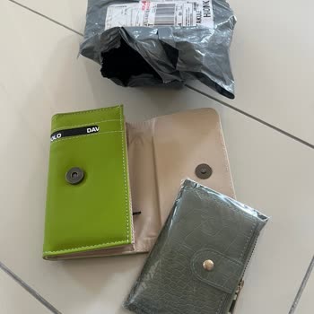 Reklamda Gösterilen Deri Cüzdan Yerine Kalitesiz Bez Cüzdan Gönderildi Ve Firmaya Ulaşılamıyor