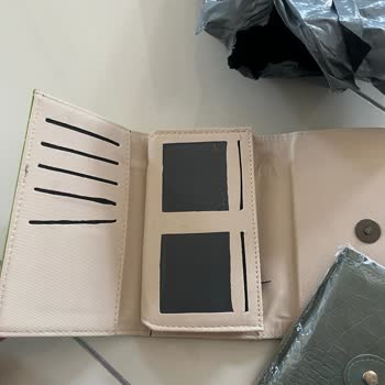 Reklamda Gösterilen Deri Cüzdan Yerine Kalitesiz Bez Cüzdan Gönderildi Ve Firmaya Ulaşılamıyor