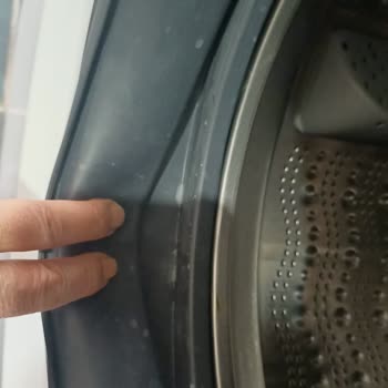 Sıfır Çamaşır Makinesinde Yağ, Pas Ve Kötü Koku İade Talebi